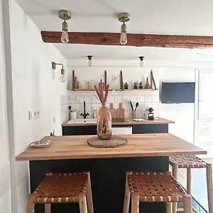 Apartment Place Aux Huiles, Marseille