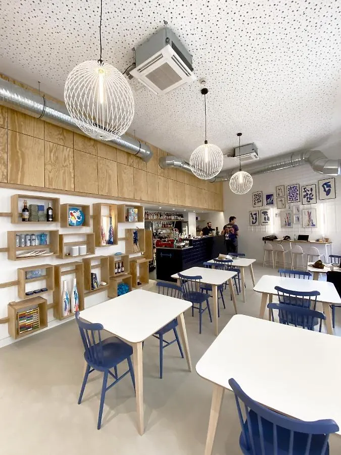 The People - Marseille Hostel France