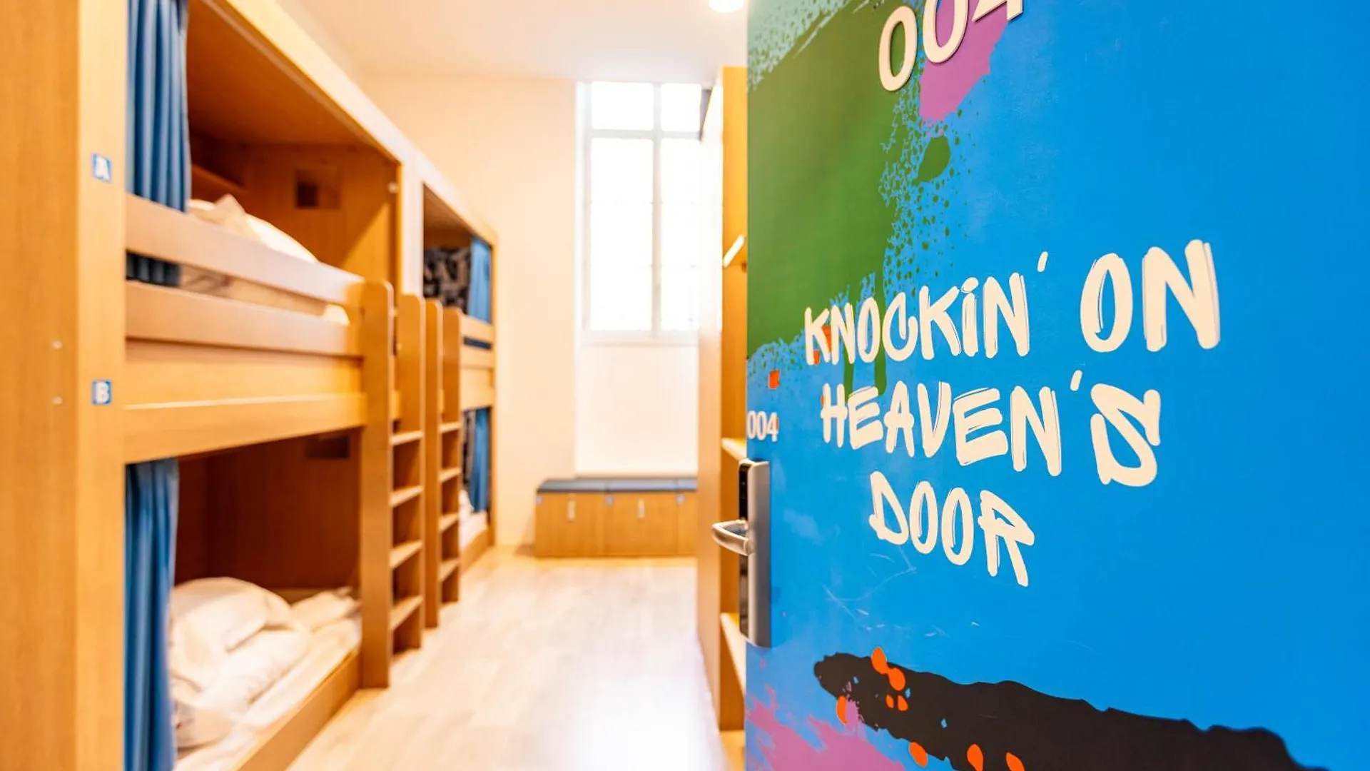 The People - Marseille Hostel