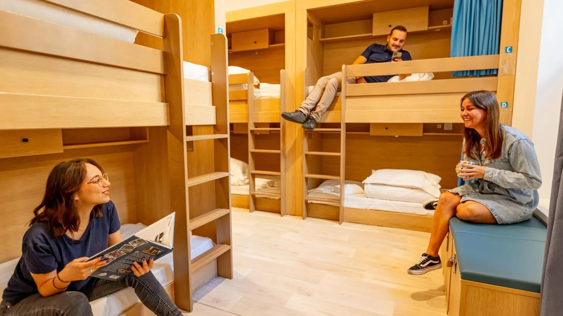 The People - Marseille Hostel
