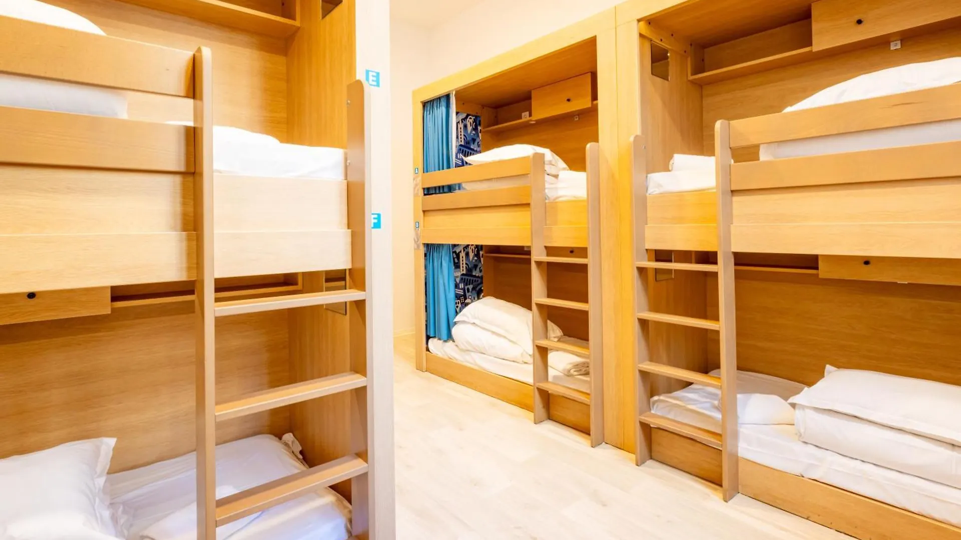 The People - Marseille Hostel