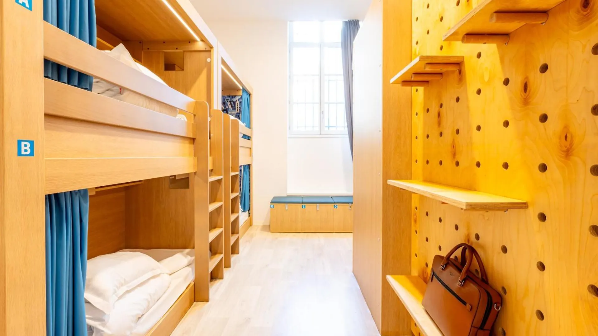 The People - Marseille Hostel